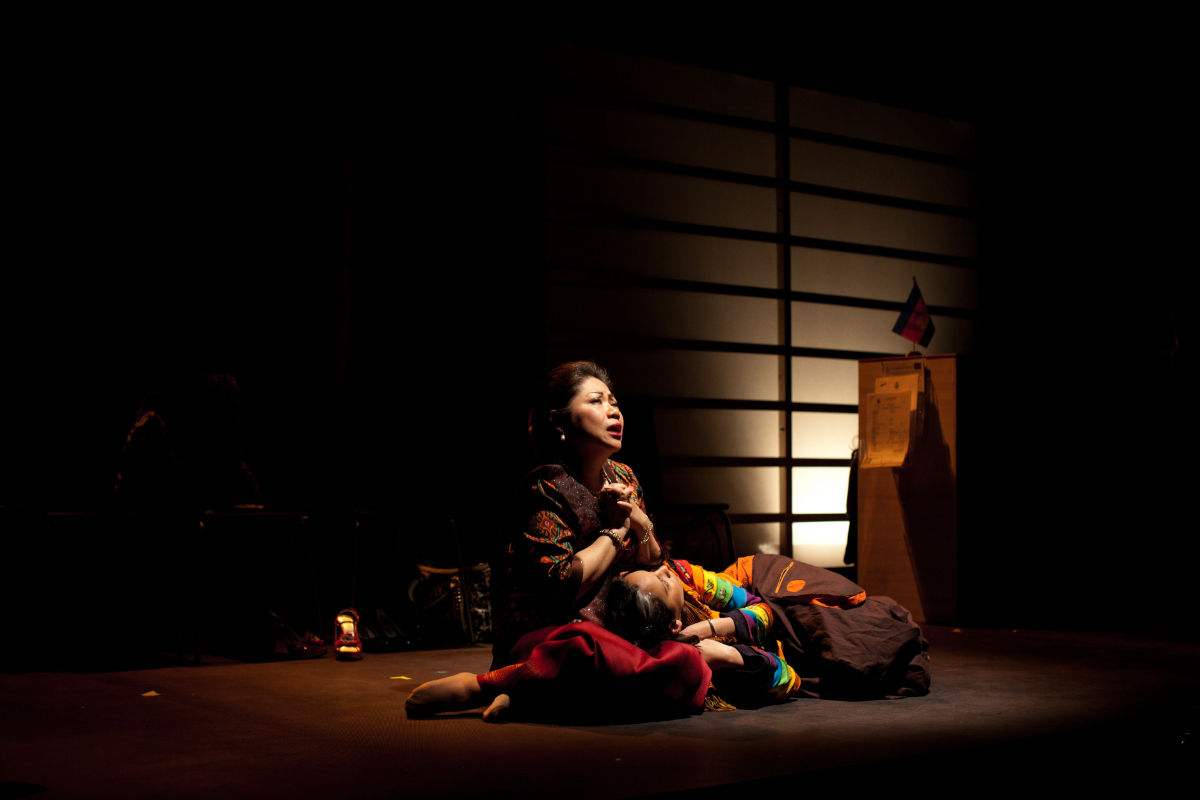 ‘Cambodge, me voici’, Théâtre la Reine Blanche (Paris), avril 2012 © Vandy Rattana